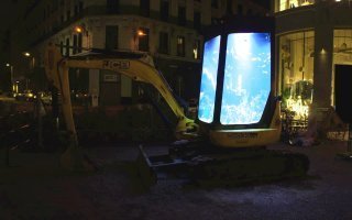 Fête des Lumières : une mini-pelle JBC transformée en aquarium Batiweb Fête des Lumières : une mini-pelle JBC transformée en aquarium Batiweb